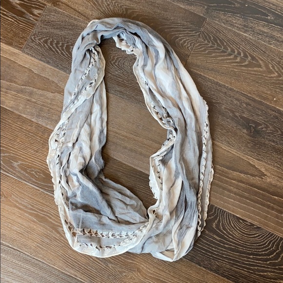 SCARVES - Picture 5 of 7